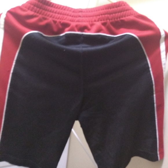Adidas boys shorts size S (8_10yrs) - Picture 2 of 5